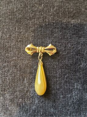 Vintage Gold and Yellow Teardrop Bow Brooch - Vintage